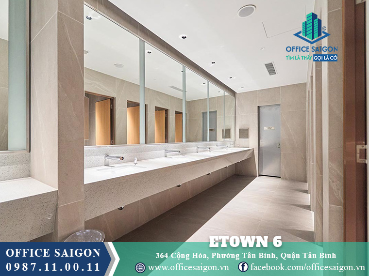 Toilet hiện đại tại tòa nhà