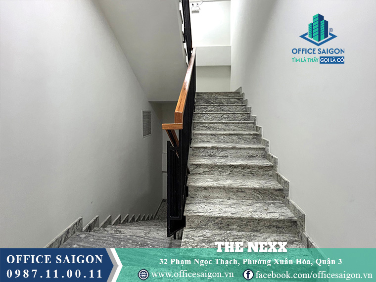 Thang bộ tại toà nhà The Nexx