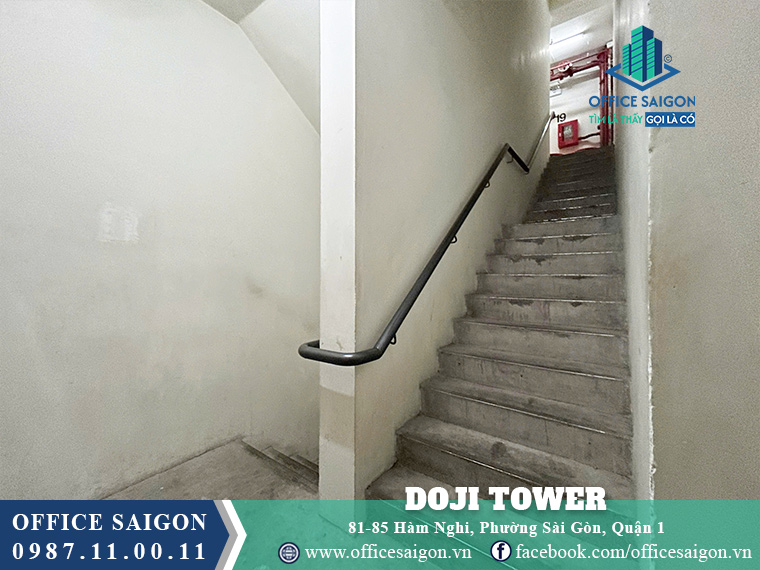 Thang bộ toà nhà Doji Tower Hàm Nghi