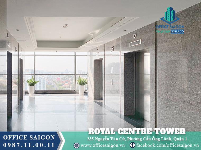 Sảnh thang máy toà nhà Royal Centre Tower