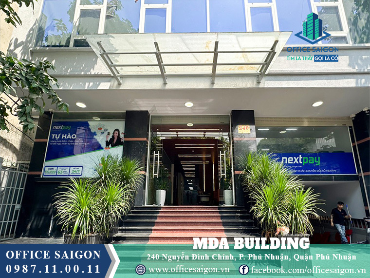 Lối vào sảnh chính