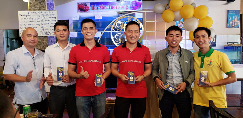 Hoat dong mung sinh nhat nhan vien la hoat dong dinh ky moi thang cua Leaderreal Group