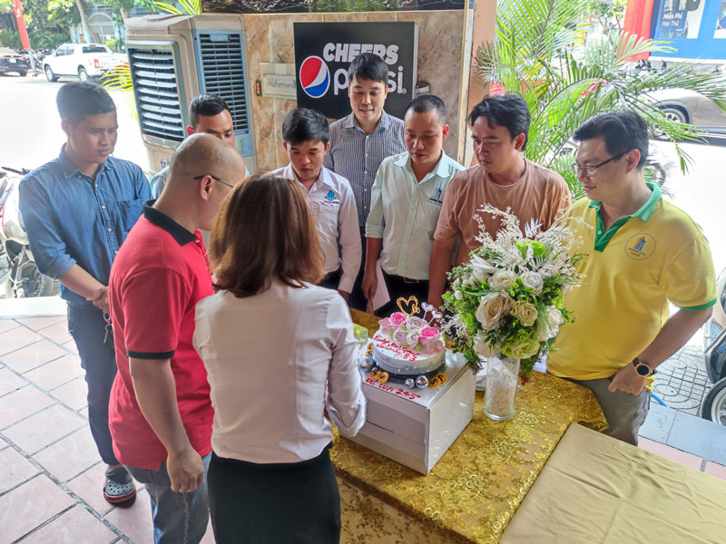Chào mừng 8/3 và sinh nhật nhân viên trong tháng 2 & tháng 3