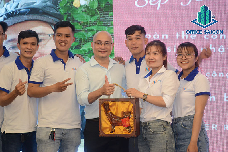 Ngay Phu Nu Viet Nam 2020 va sinh nhat Tong giam doc Leader Real Group