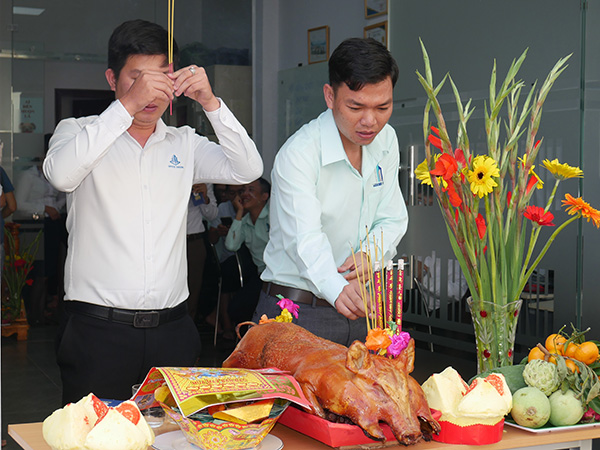 Cong ty TNHH Office Saigon Khai truong nam moi Xuan 2020