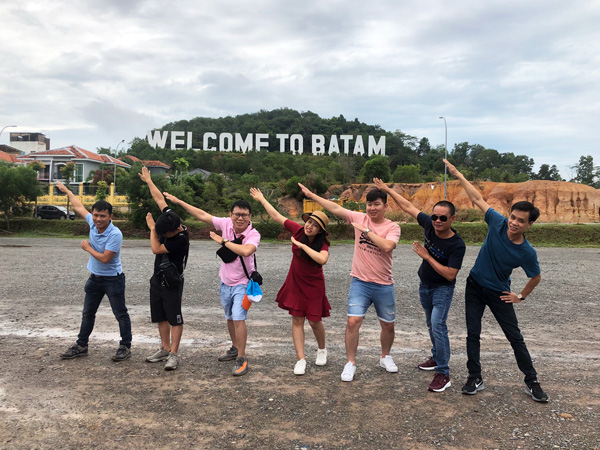 Phan thuong cho nhan vien xuat sac nam 2018 cua Office Saigon