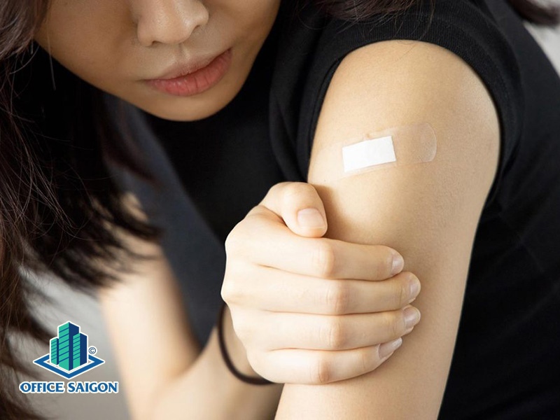 Sau khi tiêm vắc xin sẽ xuất hiện triệu chứng các nhau tùy thuộc vào mỗi cá thể.