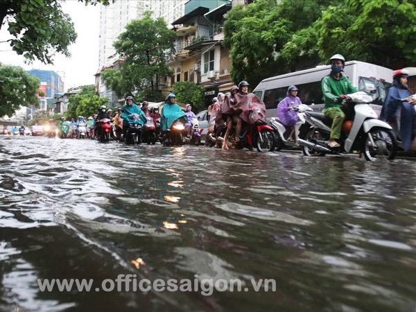 Cách di chuyển an toàn đến công sở trong mùa mưa 3