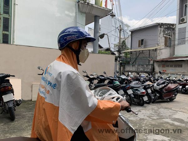 Cách di chuyển an toàn đến công sở trong mùa mưa 2