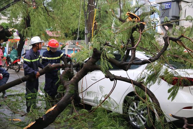 Cách di chuyển an toàn đến công sở trong mùa mưa 4
