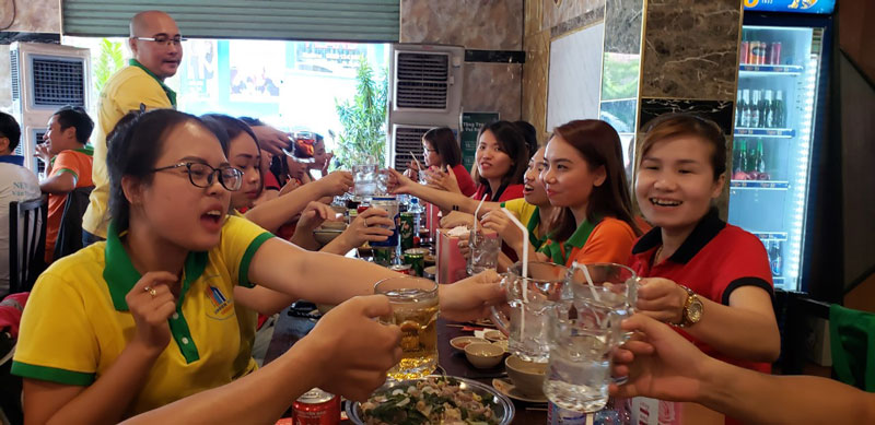 Chao mung Quoc Te Phu Nu va sinh nhat nhan vien trong thang 3