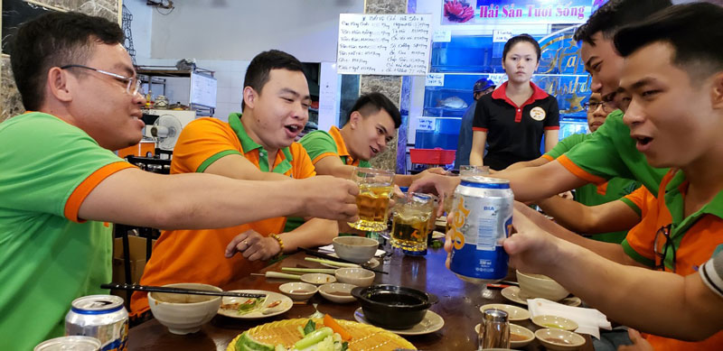 Chao mung Quoc Te Phu Nu va sinh nhat nhan vien trong thang 3