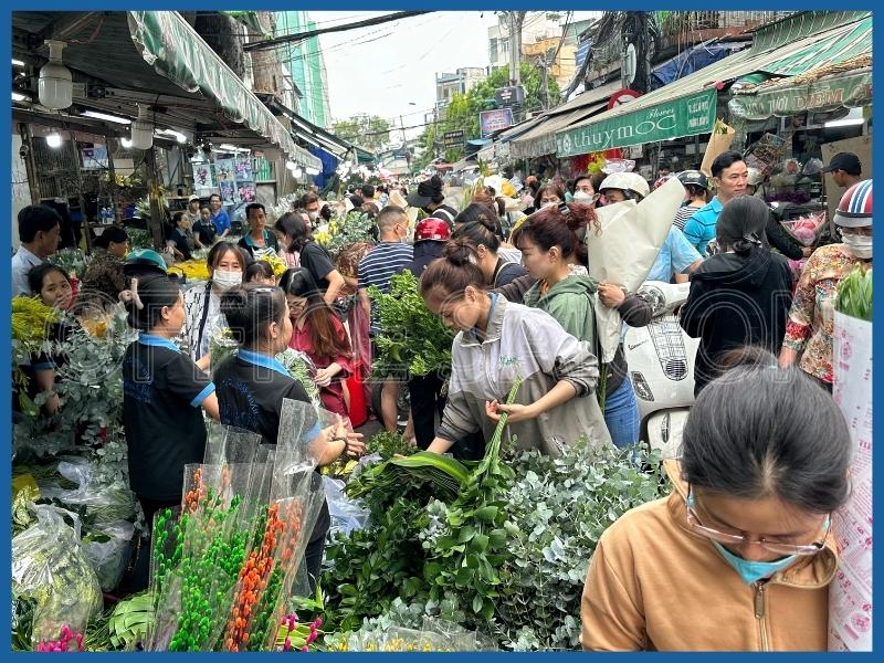 Chợ hoa Hồ Thị Kỷ