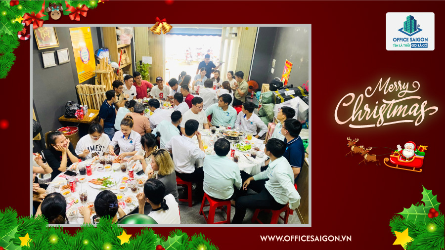 Cán bộ nhân viên vui vẻ trong bữa tiệc