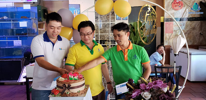 Hoat dong mung sinh nhat nhan vien thang 2/2020 cua Office Saigon