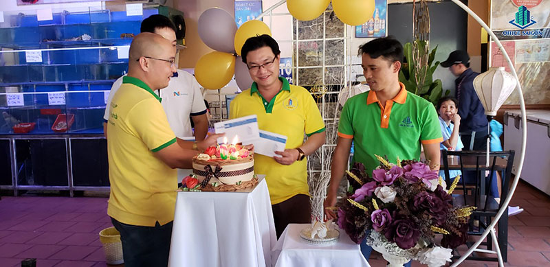 Hoat dong mung sinh nhat nhan vien thang 2/2020 cua Office Saigon