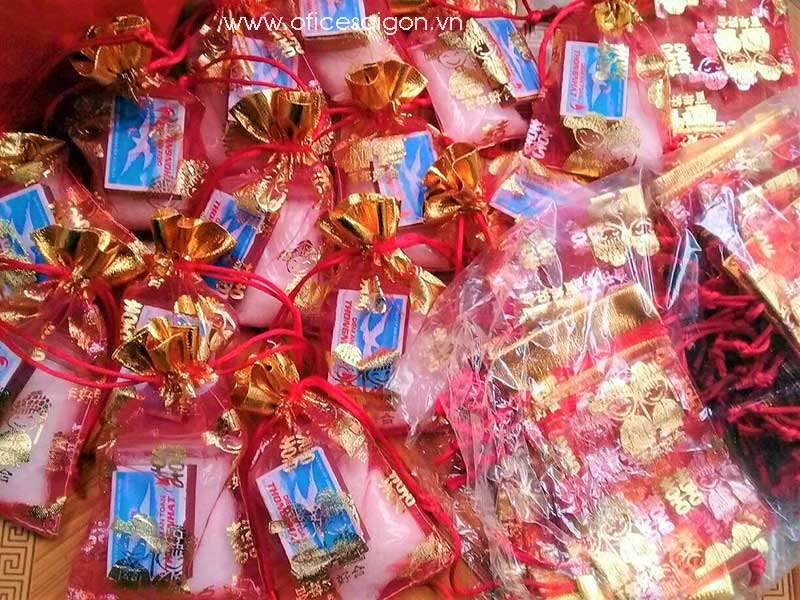 đầu năm mua muối