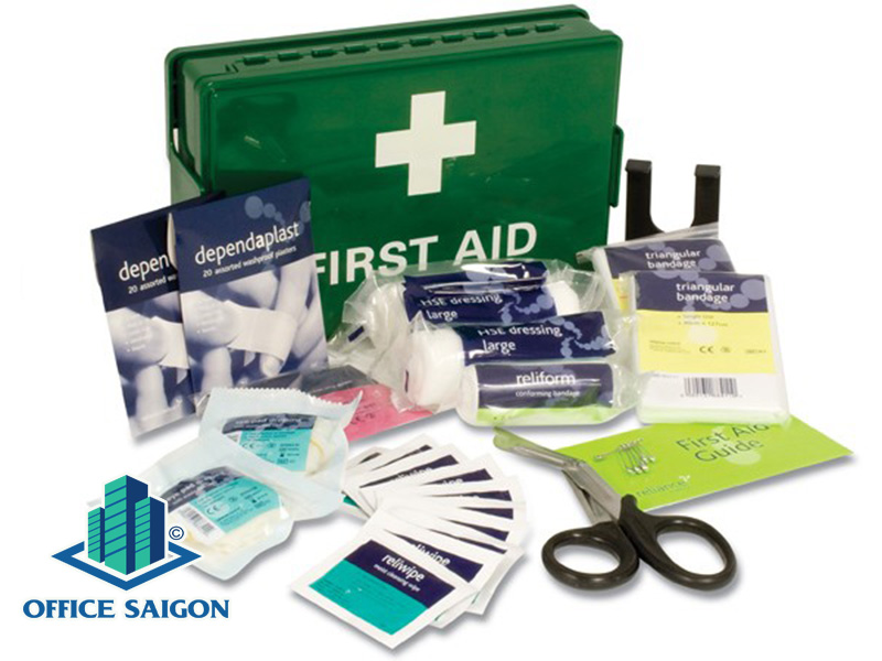 Chuẩn bị đầy đủ các vật dụng y tế cần thiết trong tủ thuốc gia đình.