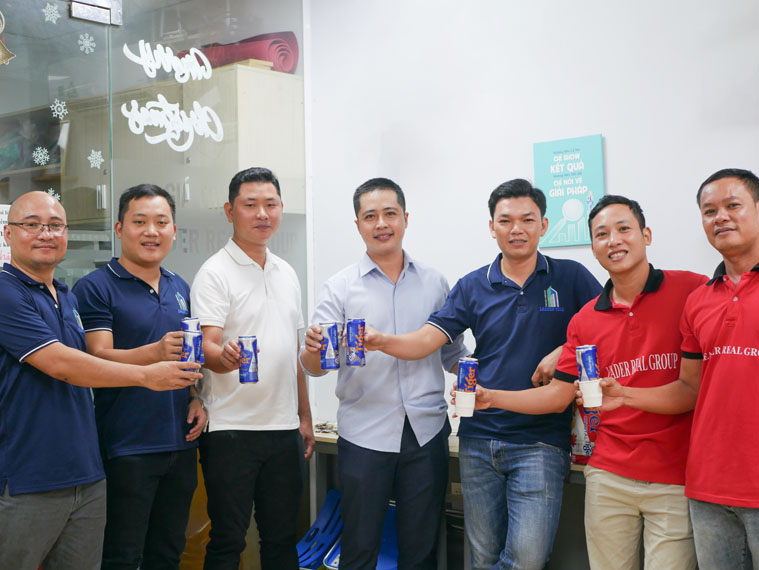 Office Saigon: Giáng sinh 2023 ấm áp bên nhau
