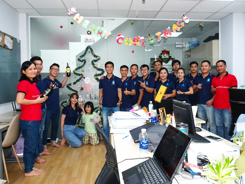 Office Saigon: Giáng sinh 2023 ấm áp bên nhau