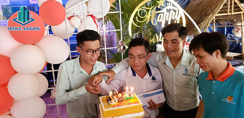 Hoat dong mung sinh nhat nhan vien thang 11 cua Office Saigon