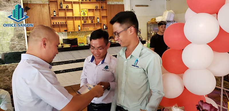 Hoat dong mung sinh nhat nhan vien thang 11 cua Office Saigon