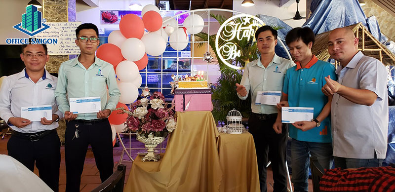 Hoat dong mung sinh nhat nhan vien thang 11 cua Office Saigon