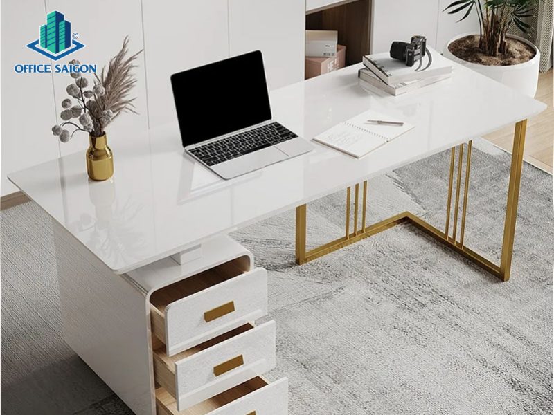 Nữ Nhâm Tuất nên đặt bàn làm việc theo hướng Tây Nam, Tây, Tây Bắc, Đông Bắc để thu hút tài lộc