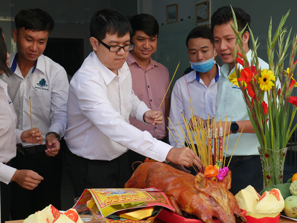 Cong ty TNHH Office Saigon Khai truong nam moi Xuan 2020