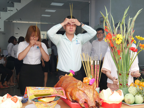 Cong ty TNHH Office Saigon Khai truong nam moi Xuan 2020