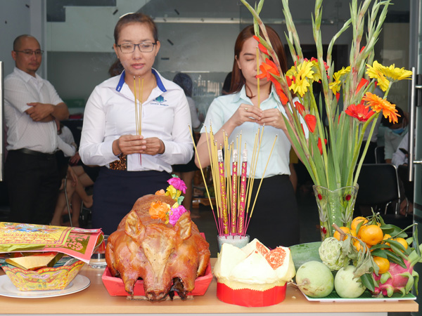 Cong ty TNHH Office Saigon Khai truong nam moi Xuan 2020