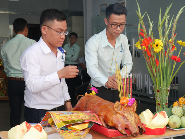 Cong ty TNHH Office Saigon Khai truong nam moi Xuan 2020