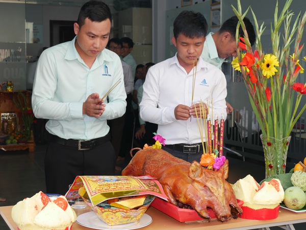 Cong ty TNHH Office Saigon Khai truong nam moi Xuan 2020