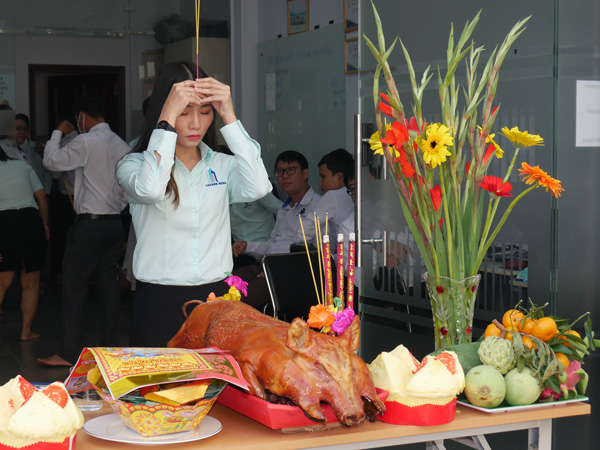 Cong ty TNHH Office Saigon Khai truong nam moi Xuan 2020