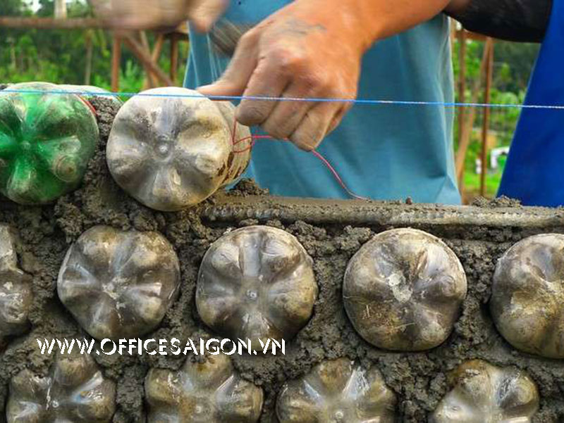 Ý tưởng xây nhà bằng chai nhựa