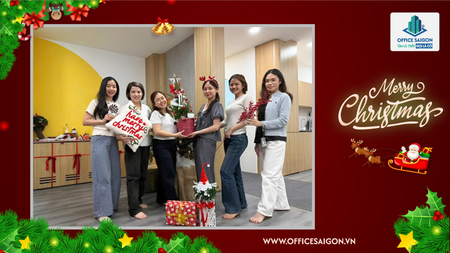 Team nội thất cùng chụp ảnh kỷ niệm