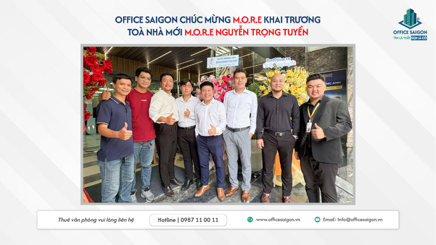 Office Saigon chụp hình cùng chủ đầu tư