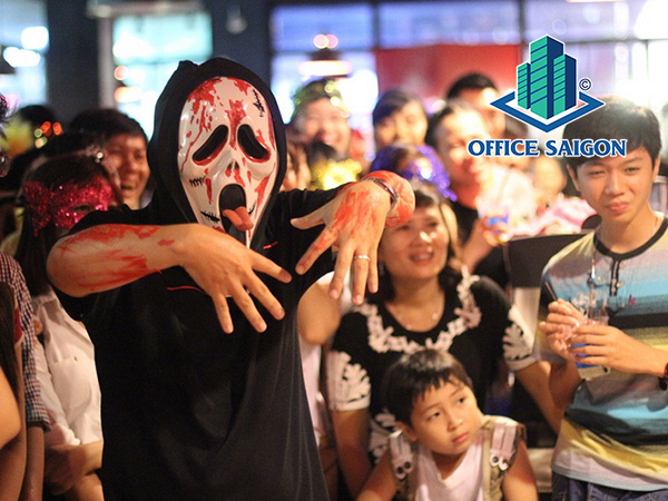 Đón lễ hội Halloween ở phố đi bộ Nguyễn Huệ.