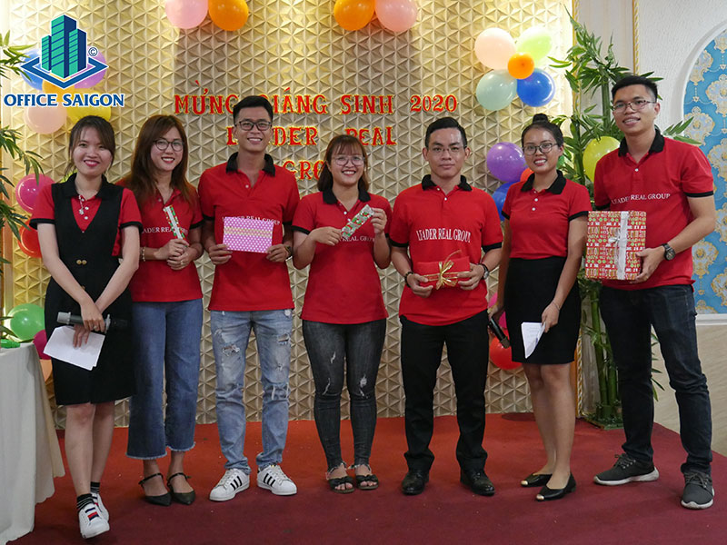 Đón mừng Giáng Sinh 2020 cùng Office Saigon - Leader Real Group.