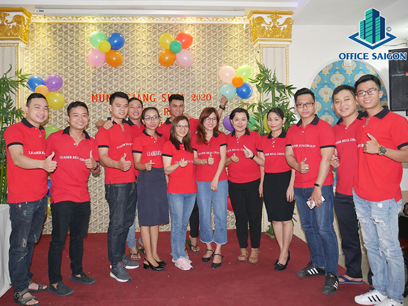 Đón mừng Giáng Sinh 2020 cùng Office Saigon - Leader Real Group.