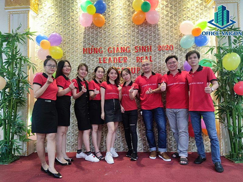 Đón mừng Giáng Sinh 2020 cùng Office Saigon - Leader Real Group.