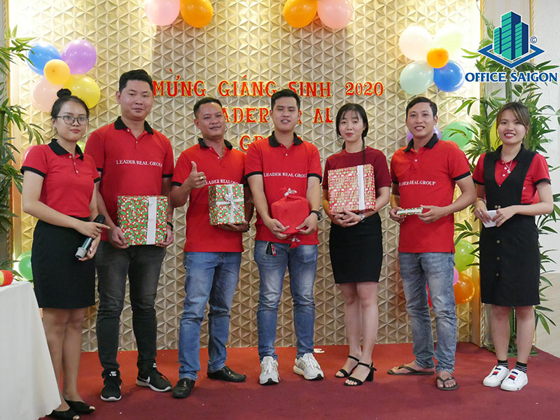 Đón mừng Giáng Sinh 2020 cùng Office Saigon - Leader Real Group.