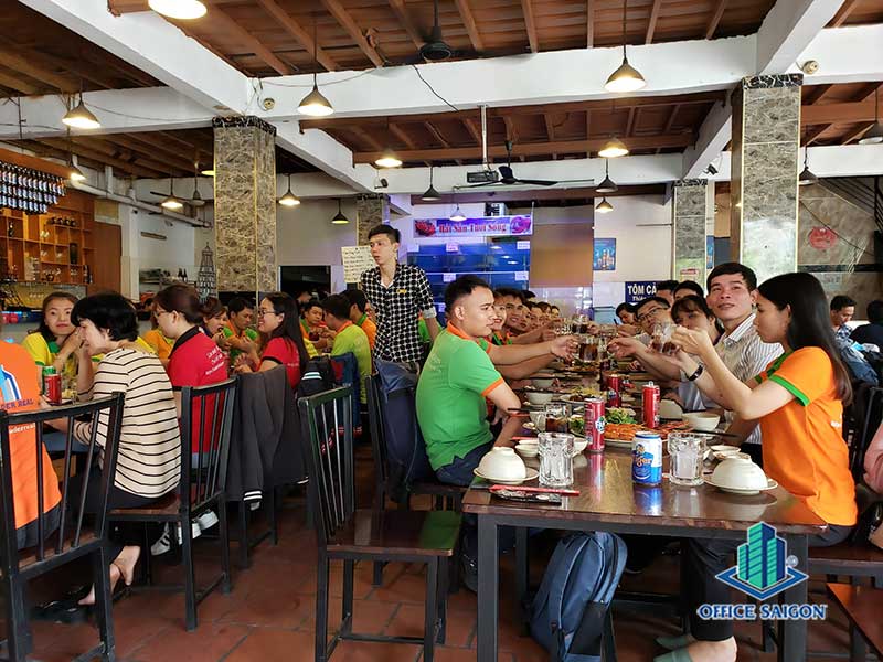 Hoat dong mung sinh nhat nhan vien cua Office Saigon