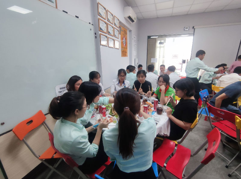 Sinh nhật đặc biệt của nhân viên Office Saigon trong mùa Covid-19
