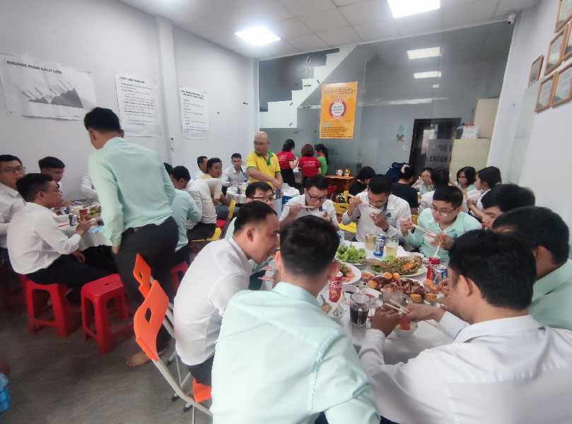 Sinh nhật đặc biệt của nhân viên Office Saigon trong mùa Covid-19