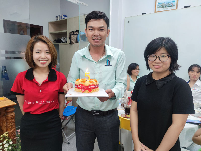 Sinh nhật đặc biệt của nhân viên Office Saigon trong mùa Covid-19