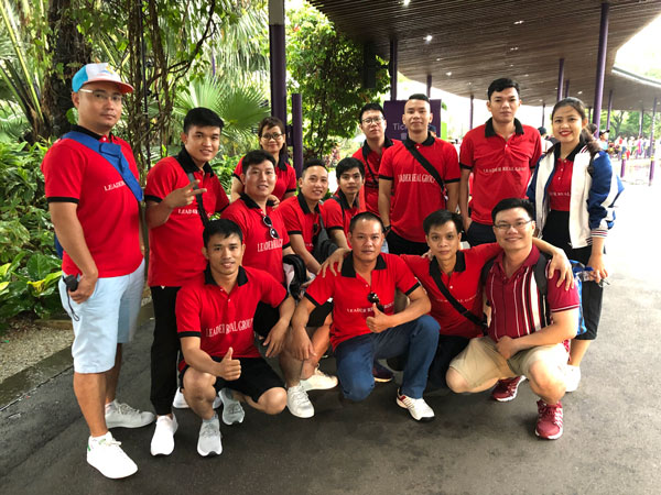 Phan thuong cho nhan vien xuat sac nam 2018 cua Office Saigon