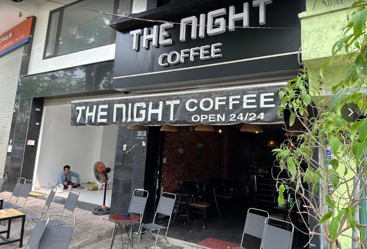 The Night Coffe view mặt tiền Hoàng Sa