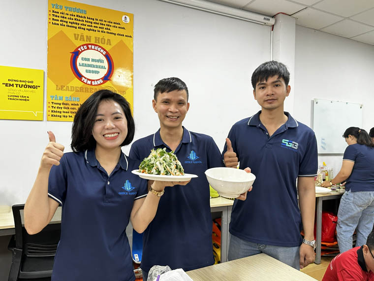 Giáng Sinh 2024 rộn rã tiếng cười tại Office Saigon