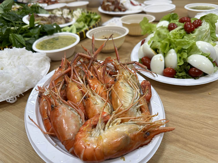 Giáng Sinh 2024 rộn rã tiếng cười tại Office Saigon